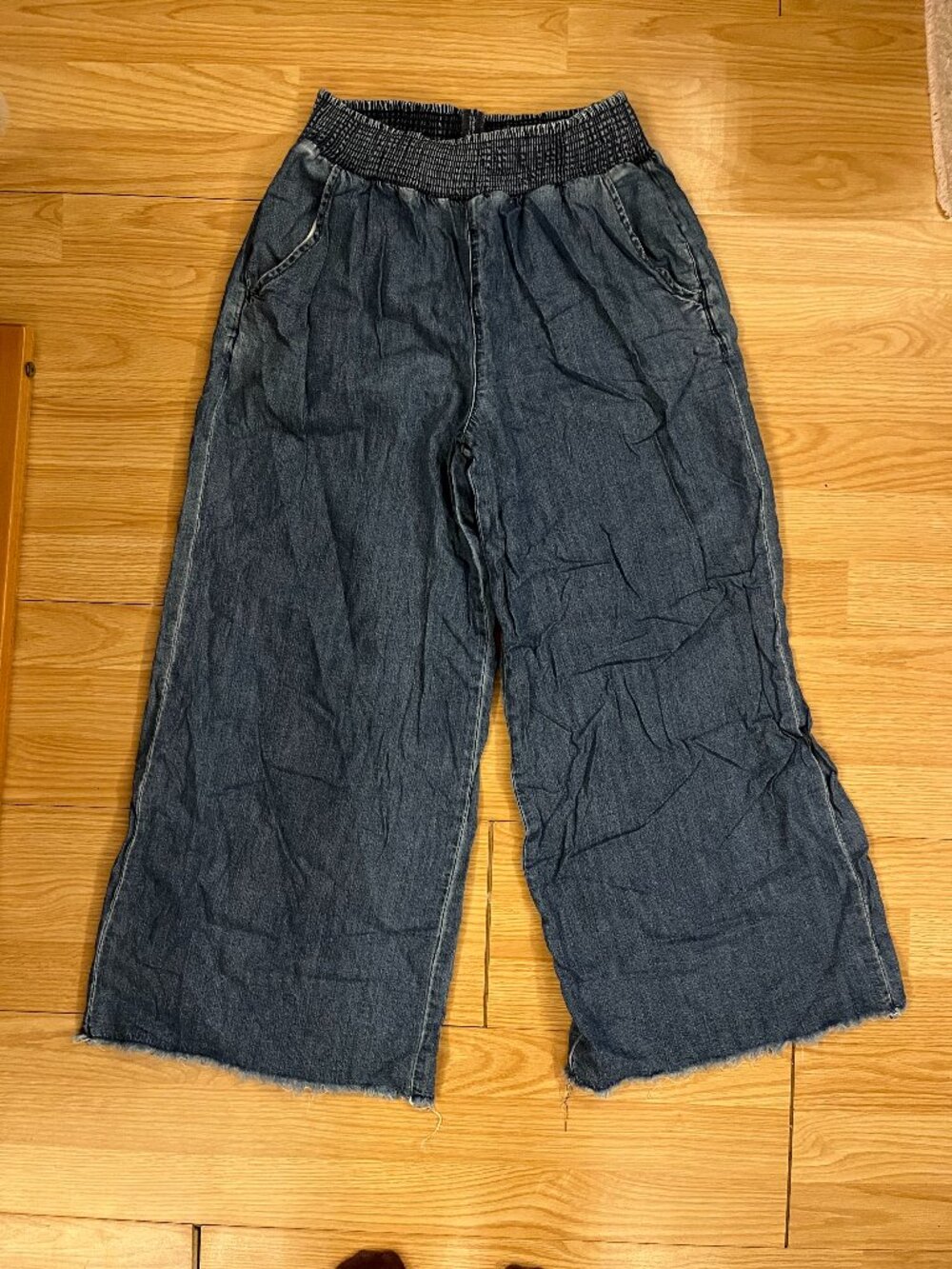 American Eagle Stretchy Wide Leg Jeans- Size Medium